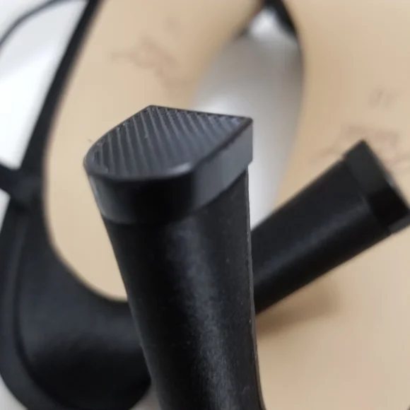 🆕️⬇️Jewel Badgley Mischka Patsy Strappy Crystal Embellished Heel - Picture 9 of 16